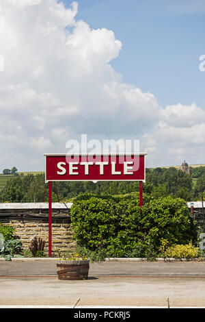 Schild am Bahnhof, an der berühmten Route nach Carlisle vereinbaren. Stockfoto