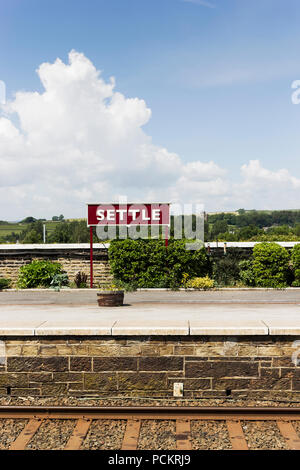 Schild am Bahnhof, an der berühmten Route nach Carlisle vereinbaren. Stockfoto