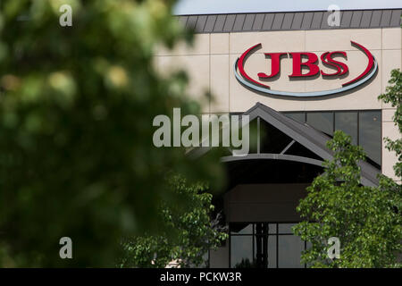 Ein logo Zeichen außerhalb des Hauptsitzes der JBS USA Holdings, Inc., in Greely, Colorado, am 21. Juli 2018. Stockfoto