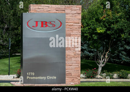 Ein logo Zeichen außerhalb des Hauptsitzes der JBS USA Holdings, Inc., in Greely, Colorado, am 21. Juli 2018. Stockfoto