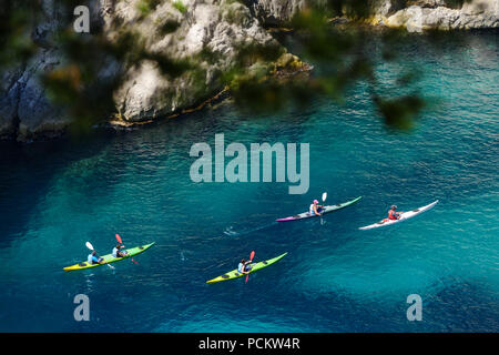 Meer - Kajaks, en Vaux Creek, Cassis, Bouches-du-Rhône, Frankreich Stockfoto