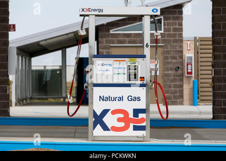 Ein logo Zeichen außerhalb eines X3 Energie und alternative Energie Erdgas- tankstelle in Greely, Colorado, am 21. Juli 2018. Stockfoto