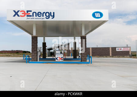 Ein logo Zeichen außerhalb eines X3 Energie und alternative Energie Erdgas- tankstelle in Greely, Colorado, am 21. Juli 2018. Stockfoto