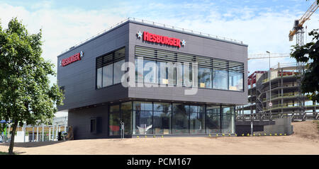 VILNIUS, LITAUEN - Juli 06, 2018: Bau eines neuen Fast Food Restaurant Hesburger im Business Center der Baltischen Hauptstadt. Hesburger hat Stockfoto