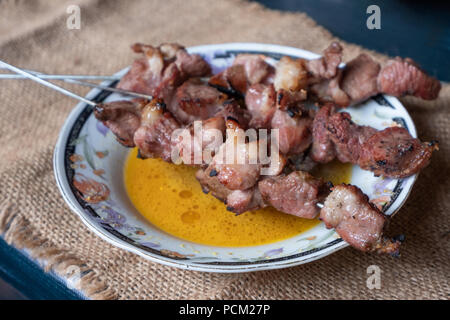 Sate klatak. Ziege oder Schaf satay Gericht aus Indonesien Stockfoto