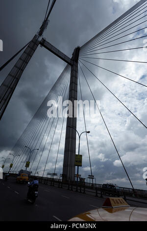 Die vidyasagar Setu Brücke über Hooghly River, Kolkata, Indien. Stockfoto
