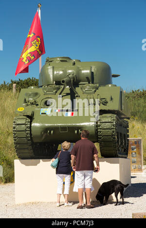 Ein Sherman Tank am Denkmal Leclerc, Utah Beach, Normandie, Frankreich. Stockfoto