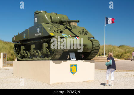 Ein Sherman Tank am Denkmal Leclerc, Utah Beach, Normandie, Frankreich. Stockfoto