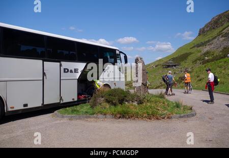 Trainer bei Knockan Crag NNR, North West Highlands Geopark. Schottland, Großbritannien. Juni, 2018. Stockfoto