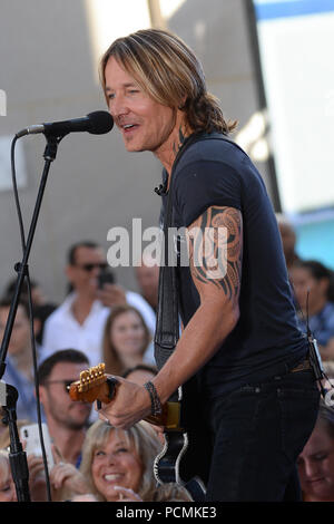 New York, USA. 2. Aug 2018. Keith Urban führt auf NBC's "Heute" zeigen am Rockefeller Center am 2. August 2018 in New York City. Credit: Erik Pendzich/Alamy leben Nachrichten Stockfoto