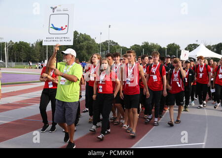 London, Ontario, Kanada. Aug 2 2018, 3500 Athleten aus aller Ontario erfaßt am TD Waterhouse Stadium für die 2018 Ontario Summer Games Eröffnungsfeier. Die Athleten in das Stadion in eine Parade beobachten, musikalische Darbietungen durch Mut, meine Liebe und Scott Helman, andere in Anwesenheit Brad Biederman, Sariyah Hines, Sylvia Jones, Harold Usher, Bill Merrylees, Carson Lumley, Damian Warner und 2018 Gold medallist Alex Kopacz, der den neuen Ontario Sommer 2018 spiele Taschenlampe beleuchtet. 2018 Athleten ein TD Waterhouse Stadion. Lukas Durda/Alamy leben Nachrichten Stockfoto