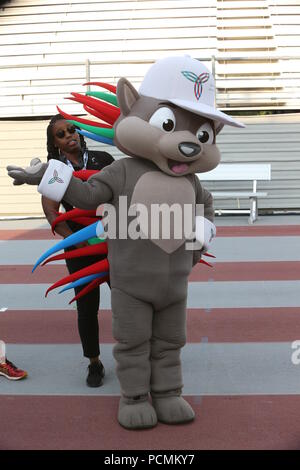London, Ontario, Kanada. Aug 2 2018, 3500 Athleten aus aller Ontario erfaßt am TD Waterhouse Stadium für die 2018 Ontario Summer Games Eröffnungsfeier. Die Athleten in das Stadion in eine Parade beobachten, musikalische Darbietungen durch Mut, meine Liebe und Scott Helman, andere in Anwesenheit Brad Biederman, Sariyah Hines, Sylvia Jones, Harold Usher, Bill Merrylees, Carson Lumley, Damian Warner und 2018 Gold medallist Alex Kopacz, der den neuen Ontario Sommer 2018 spiele Taschenlampe beleuchtet. Ontario Spiele Maskottchen. Lukas Durda/Alamy leben Nachrichten Stockfoto
