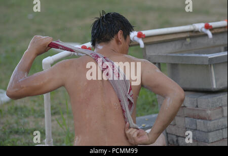 Shenyan, Shenyan, China. 3 Aug, 2018. Shenyang, China - die Temperatur steigt auf 38,4 Grad Celsius in Shenyang, Provinz Liaoning im Nordosten Chinas. Credit: SIPA Asien/ZUMA Draht/Alamy leben Nachrichten Stockfoto