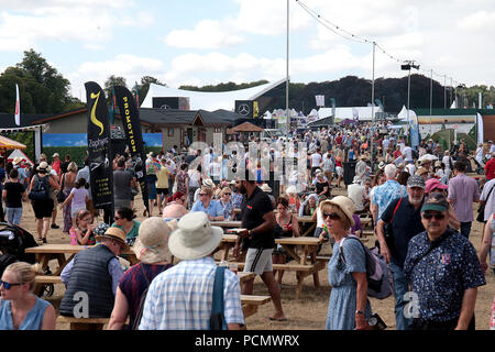 Blenheim Palace, UK. 3. August 2018. Menschenmassen am zweiten Tag der Countryfile Leben, wird für vier Tage im Blenheim Palace Bild: Ric Mellis 3/8/2018 Credit: Ric Mellis/Alamy leben Nachrichten Stockfoto