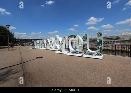 Riverside Walk, Tate Modern, South Bank, London, UK, 03. August 2018, Foto von Richard Goldschmidt, der Royal British Legion startet die "Danke"-Bewegung mit 100 Tage bis zum Ersten Weltkrieg 1. Jahrestag am 11. November 2018. Auf der Vorderseite jeder Brief, der Vielfalt der Krieg ist zum Leben gebracht worden durch die Künstlerin Sarah Arnet, während die Rückseite für die Öffentlichkeit reserviert worden ist, damit die Menschen ihre eigenen Nachrichten dank verlassen können. Credit: Rich Gold/Alamy leben Nachrichten Stockfoto