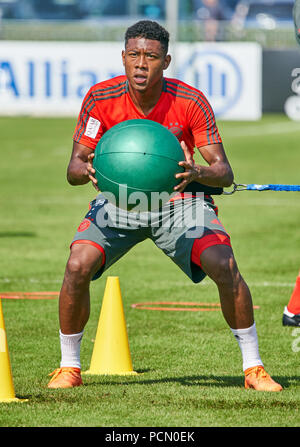 Rottach-Egern, Tegernsee, Deutschland. 3. Juli 2018. FC Bayern München, Rottach Egern, August 03, 2018 David Alaba, FCB 27. Das 1:0 fiel. springt, Speed Training, Leistung, Gewicht, im Trainingscamp zur Vorbereitung Saison 2018/2019, 3. August 2018 in Rottach-Egern, Tegernsee, Deutschland. © Peter Schatz/Alamy leben Nachrichten Stockfoto