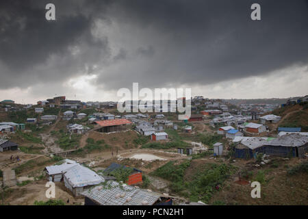 Teknaf, Bangladesch, 2. Aug 2018. Allgemeine Ansicht des Balukhali Rohingya Flüchtlingslager vor dem starken Regen kommen in Teknaf, Cox's Bazar war. Credit: KM Asad/ZUMA Draht/Alamy leben Nachrichten Stockfoto