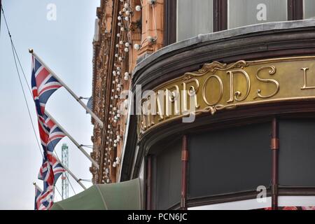 Iconic Harrods Kaufhaus, South Kensington, London, Vereinigtes Königreich Stockfoto