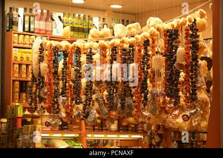 Ägyptischen Gewürzbasar Geschäfte und Zähler in Istanbul Stockfoto