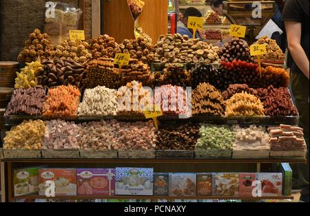 Ägyptischen Gewürzbasar Geschäfte und Zähler in Istanbul Stockfoto