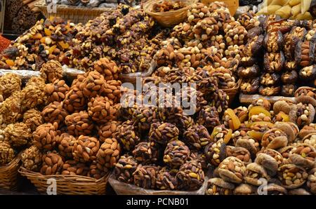 Ägyptischen Gewürzbasar Geschäfte und Zähler in Istanbul Stockfoto