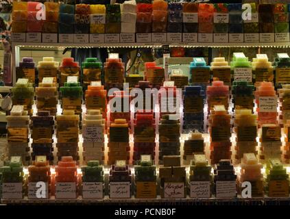 Ägyptischen Gewürzbasar Geschäfte und Zähler in Istanbul Stockfoto