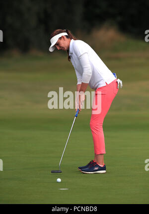 Am zweiten Tag der Ricoh Women's British Open im Royal Lytham & St Annes Golf Club landet die englische Florentyna Parker auf dem ersten Grün. PRESSEVERBAND Foto, Bilddatum: Frisday 3. August 2018. Siehe PA Geschichte GOLF Frauen. Bildnachweis sollte lauten: Peter Byrne/PA Wire. Stockfoto