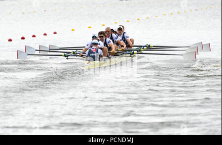 Die Briten George Thomas, Tom Jeffery, William Satch, Tom Ransley, Mohamed Sbihi, Alan Sinclair, Matthew Tarrant, Oliver Wynne-Griffith und Henry Fieldman treten am zweiten Tag der Europameisterschaft 2018 im Strathclyde Country Park, North Lanarkshire, in der Men's Eight Repechage 1 an. DRÜCKEN SIE VERBANDSFOTO. Bilddatum: Freitag, 3. August 2018. Siehe PA Story RUDERN Europäisch. Bildnachweis sollte lauten: Ian Rutherford/PA Wire. Stockfoto