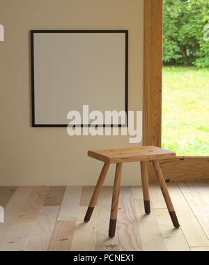 3D-Darstellung. Mockup ein Quadrat Poster 56 x 56 cm innerhalb Gebäude. Zimmer mit Holzboden und Fenster mit Blick auf die Natur. Rückenfreies Hocker Stockfoto