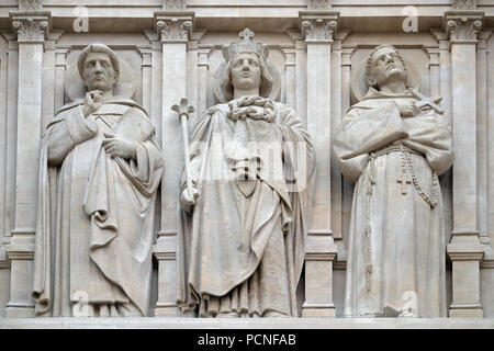 Heiligen Dominikus, Louis und Franz von Assisi, Statue auf der Fassade des Heiligen Augustinus Kirche in Paris, Frankreich Stockfoto