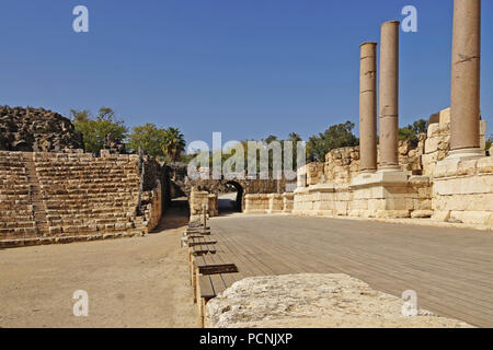 Israel, Bet Shean Römische Theater der scaenae frons eine aufwändige Kulisse Wand hinter der Bühne, aus dem ersten Jahrhundert. Während der Hellenisti Stockfoto