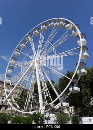 Das Riesenrad oder großes Rad als auch als hier in der Nähe der Allées Paul Riquet, Beziers, Frankreich Stockfoto