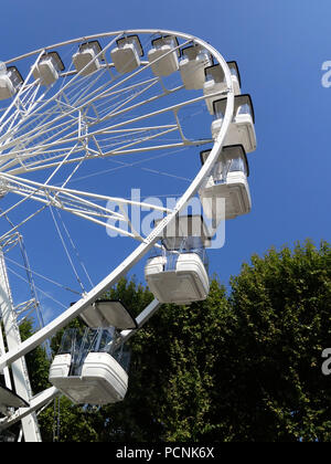 Das Riesenrad oder großes Rad als auch als hier in der Nähe der Allées Paul Riquet, Beziers, Frankreich Stockfoto