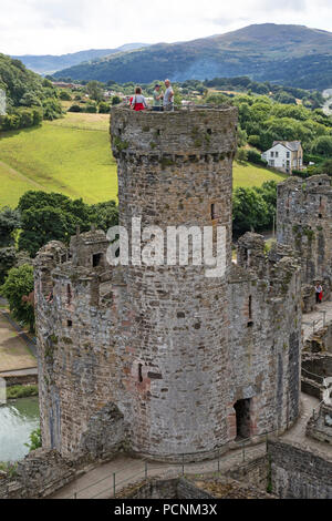 Conwy Castle im Norden von Wales. Von Edward gebaut, die ich zwischen 1283 und 1289. Ein UNESCO Weltkulturerbe. Stockfoto