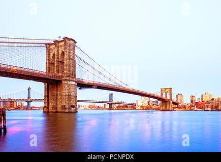 Brooklyn Brücke New York-City-Dämmerung Stockfoto