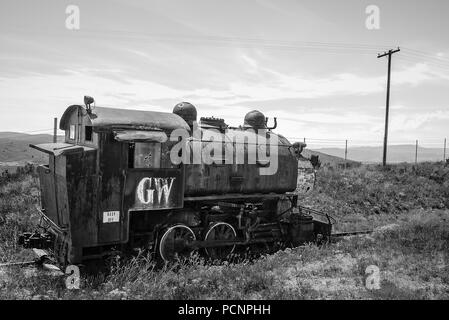 Ein altes Bergbau Lokomotive außerhalb der Minenstadt Butte, Montana aufgegeben. Stockfoto
