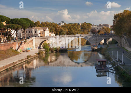 Ponte Cestio Brücke, Tiberinsel, Isola Tiberina, Rom, Latium, Italien Stockfoto