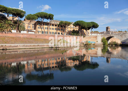 Ponte Cestio Brücke, Tiberinsel, Isola Tiberina, Rom, Latium, Italien Stockfoto