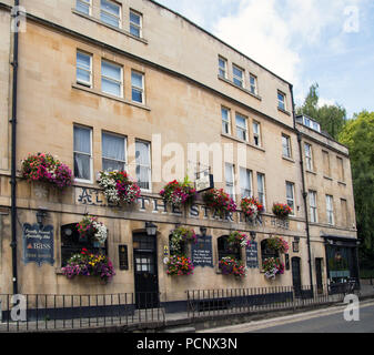 Ampeln auf der Fassade des 18. Jahrhunderts Star Inn Ale House, Badewanne. Stockfoto