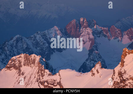 Blick von der Zugspitze zu den Mieming Angebot bei Sonnenaufgang, Wettersteingebirge, Garmisch, Oberbayern, Bayern, Deutschland Stockfoto