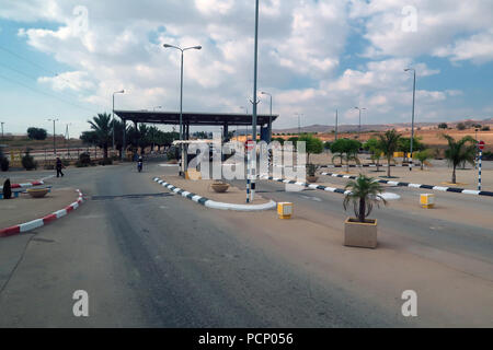 Die israelischen Checkpoint als Mehola Checkpoint in der Landstraße 90 im nördlichen Jordantal Israel bekannt Stockfoto