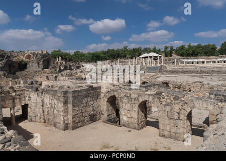 Bleibt der Basilika (Agora) in der byzantinischen Zeit, das war ein offener Markt durch die arkaden an der antiken römischen Stadt Scythopolis in Beit Shean National Park umgeben, Israel Stockfoto