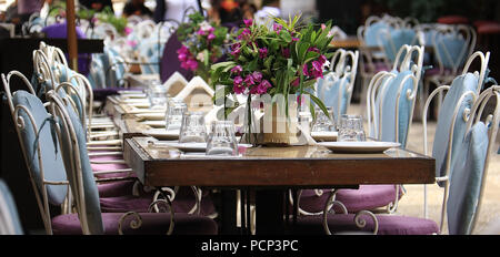 Ein Tisch im Restaurant in Jbeil, Byblos, Libanon. Stockfoto