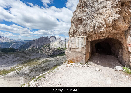 Eingang des Italienischen Krieges Galerie auf dem Berg Paterno, Zinnen, Dolomiten, Italien Stockfoto