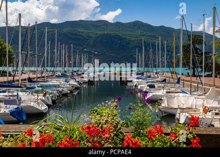 Die Grand Port in der Nähe von Aix-les-Bains in der Auvergne-Rhone-Alpes im Südosten Frankreichs. Am östlichen Ufer des Sees Lac du Bourget (B Stockfoto