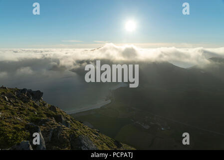 Haukland Strand von Berg Holandsmelen, Lofoten, Norwegen gesehen Stockfoto