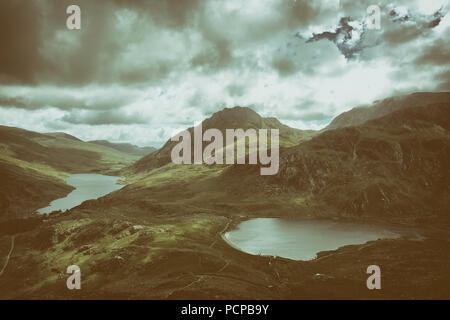 Epische Blick auf Cwm Idwal und der Ogwen Valley von den Hängen des Y-Garn Stockfoto