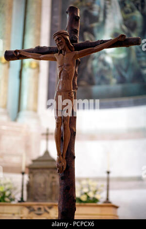 Christus Statue in der alten Kirche Unserer Lieben Frau von Fatima in seinem natürlichen Licht; flache DOF Stockfoto