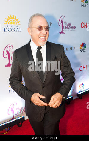 DORAL, Florida - Januar 25: Emilio Estefan besucht die 63. jährliche Miss Universe Pageant rote Teppich an Trumpf nationale Doral am Januar 25, 2015 in Doral, Florida Personen: Emilio Estefan Stockfoto