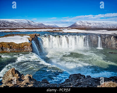 Godafoss, als Wasserfall der Götter, eine große Touristenattraktion in Island. Stockfoto